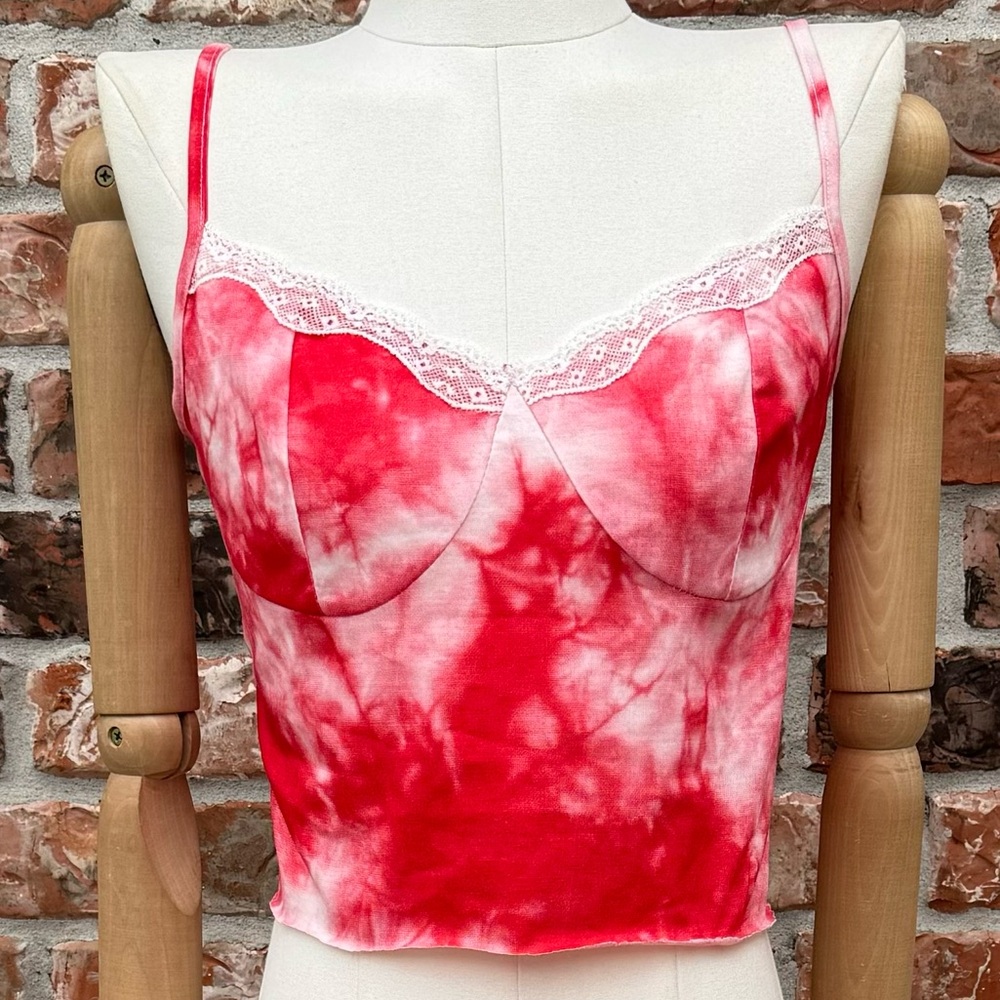 Tie dyed neon crop top with lace accents / 1X / Excellent condition